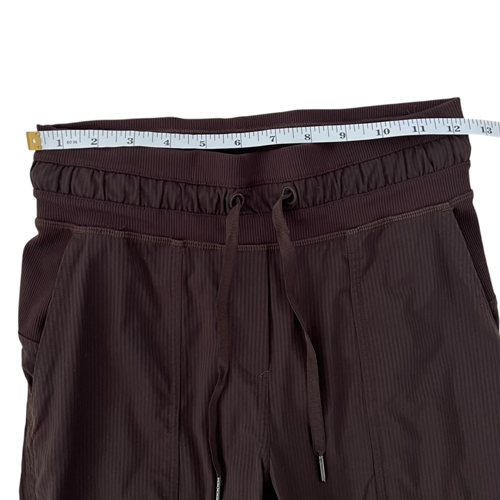 Lululemon‎ Dance Studio Mid-Rise Crop 25" in Chocolate Brown Size 2 - Picture 12 of 13